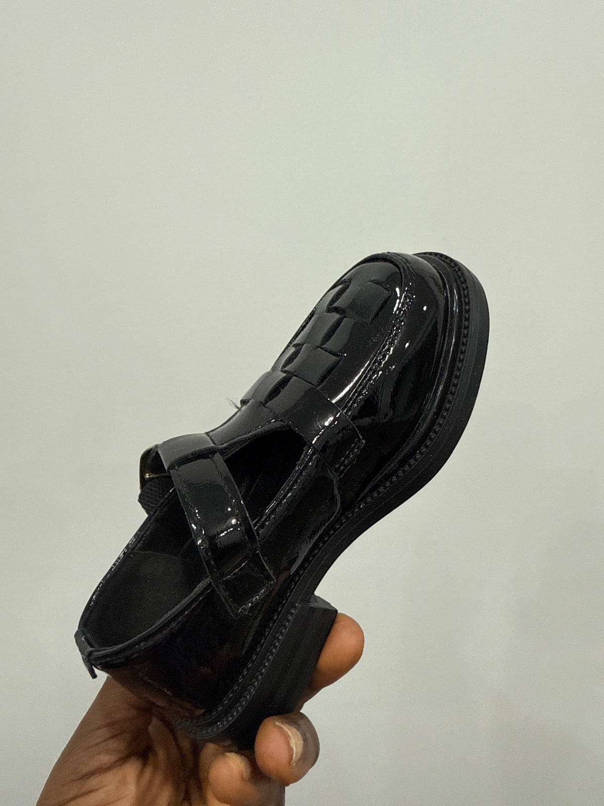 MiniGlossy Kids Sandal – glossy unisex kids sandal, view 3 of 3