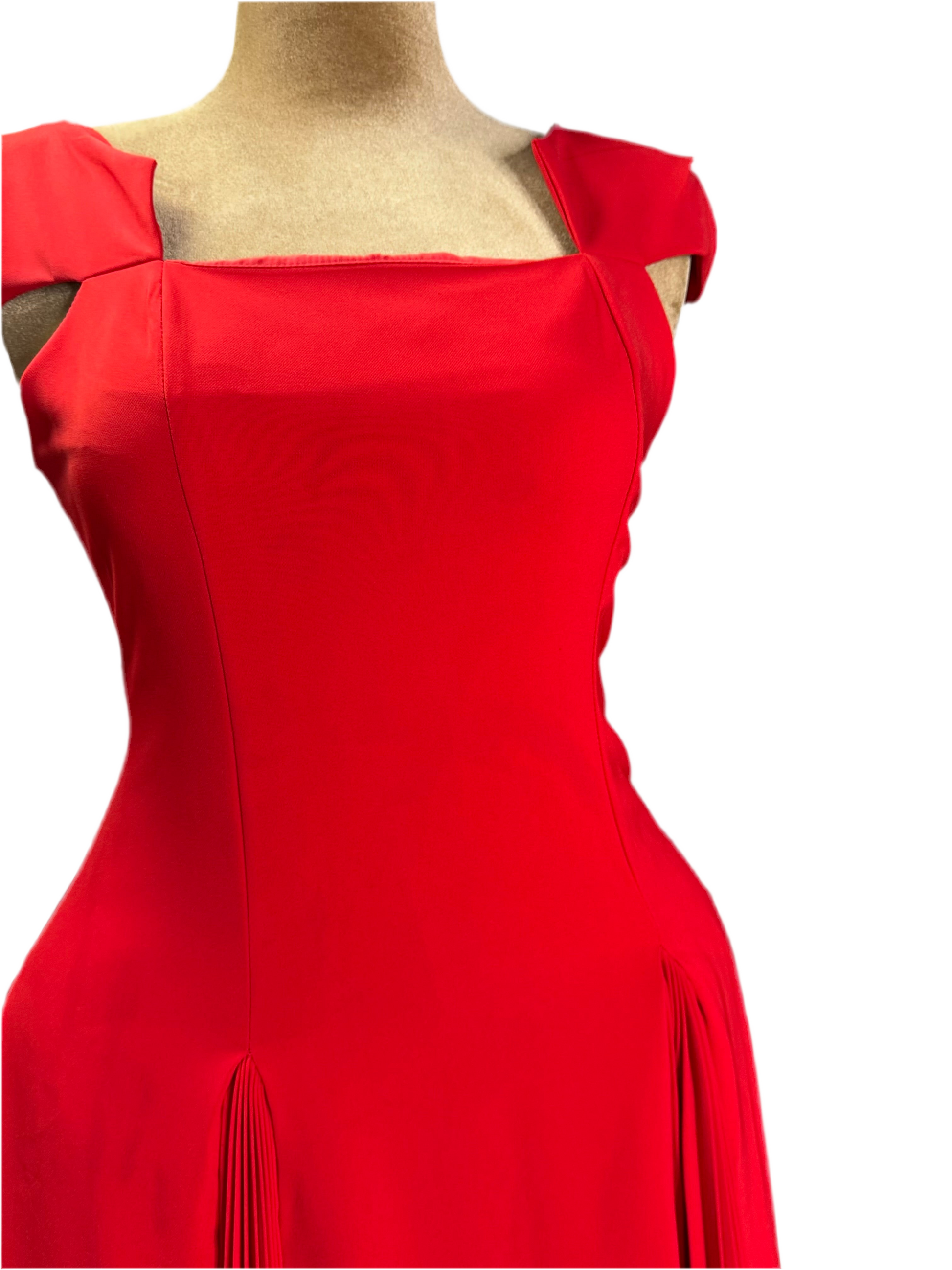Beautiful armless red dress, featuring a chic neck design
