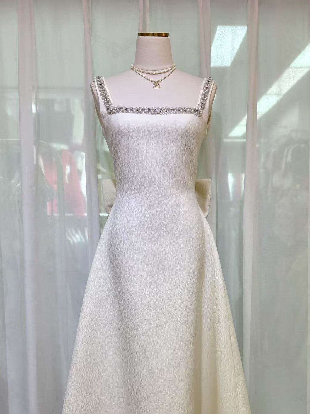 ROSY CREAMY BOW DRESS