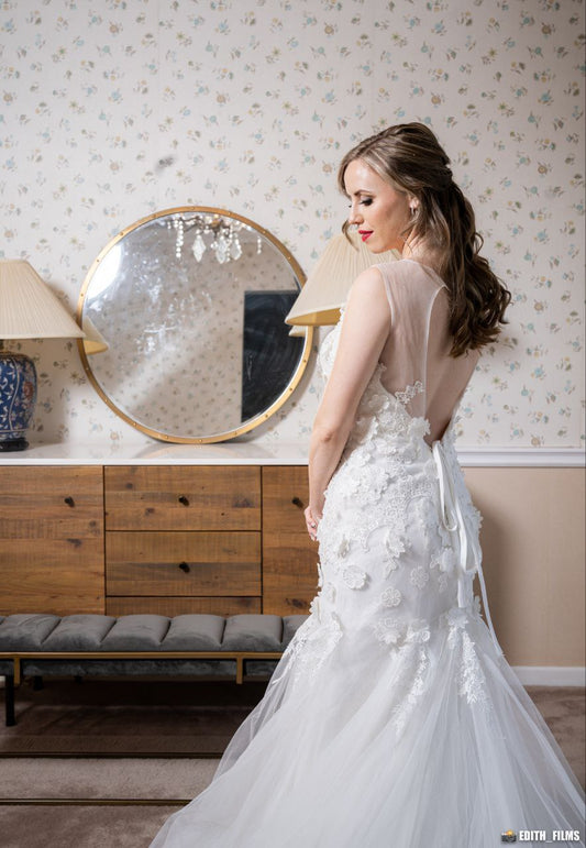 WEDDING DRESS image 1