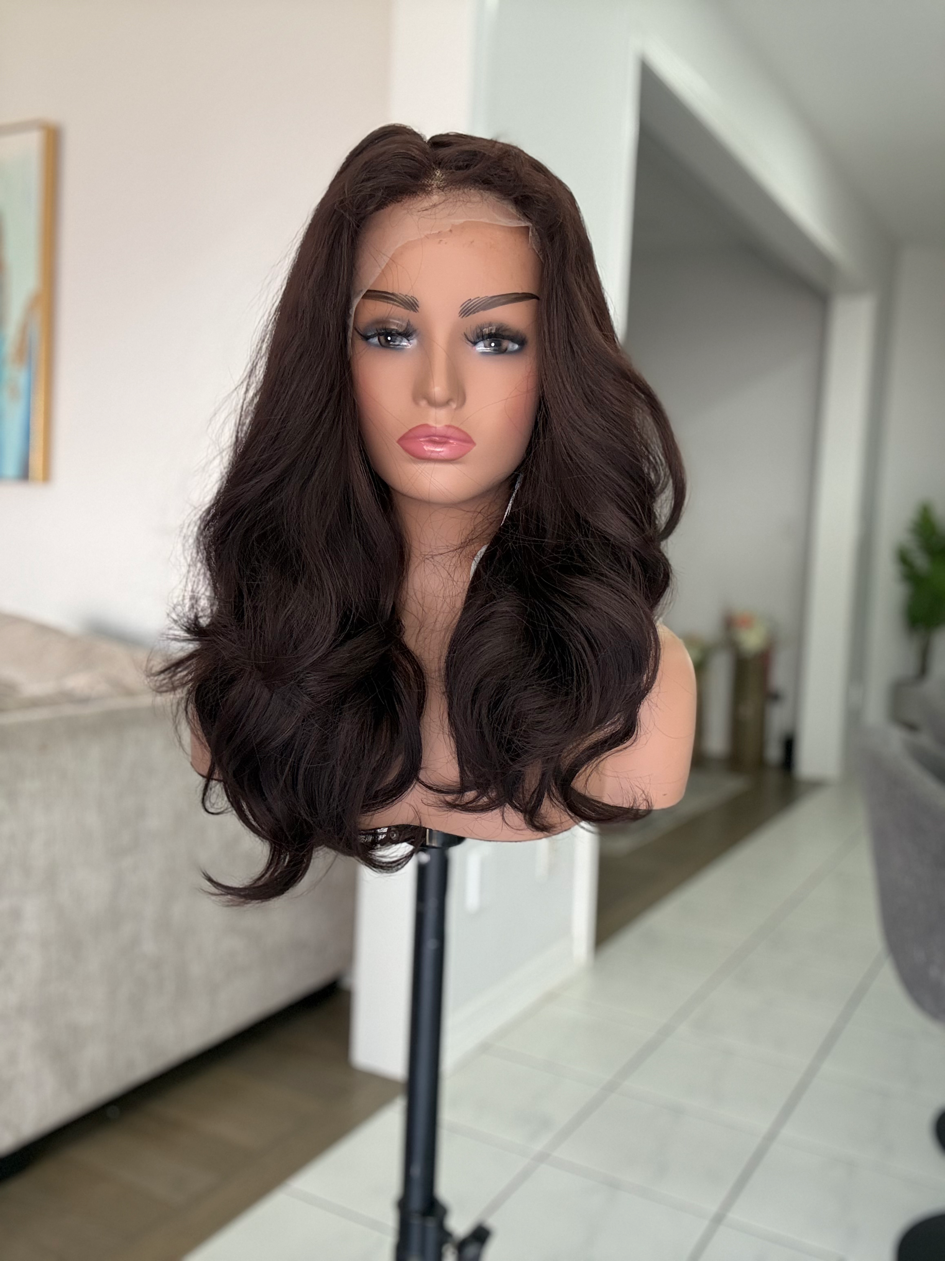 CLASSIC BRUNETTE WIG